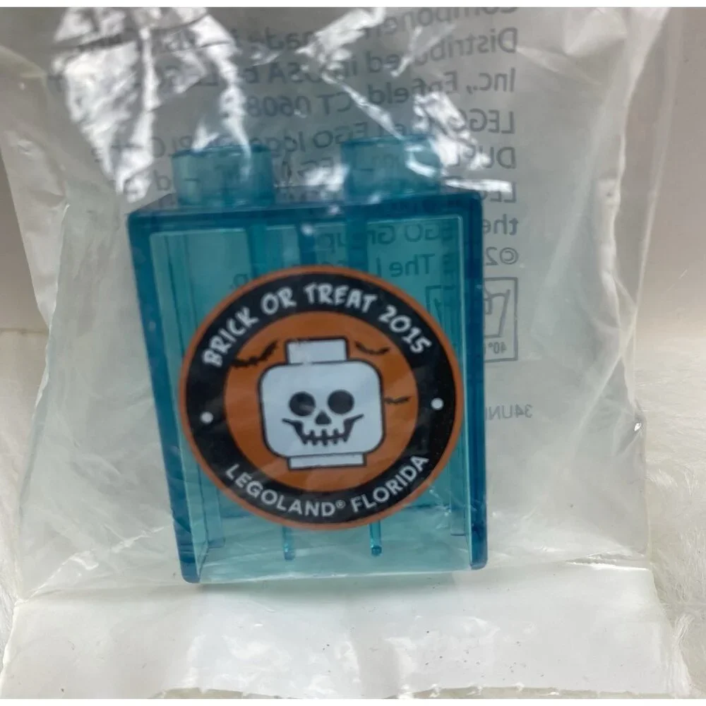 Legoland Florida Brick or Treat 2015 Skeleton Trans-Light Blue Duplo 1x2x2 Lego - Picture 2 of 6